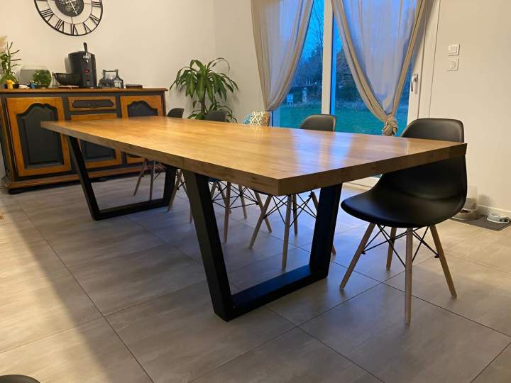 Table en bois massif La Bourboule